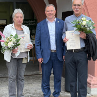 Stadt Volkach zeichnete Ulrike Nicola und Gerhard Schulzki für ehrenamtliches Engagement aus